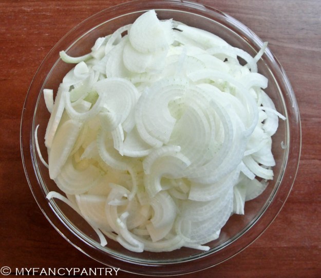 sliced onions