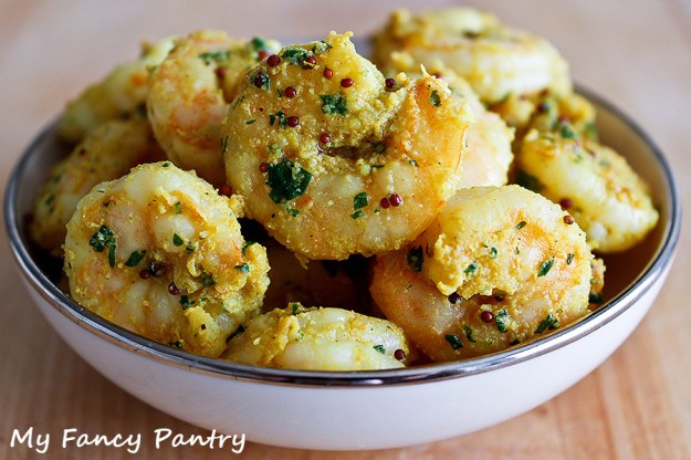 Indian Spiced Shrimp, healthy shrimp recipes, shrimp with yogurt dipping sauce, garlic and cilantro raita